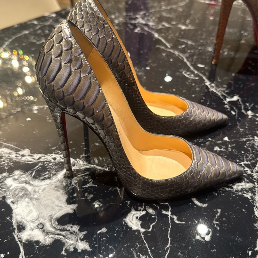 Christian louboutin size 38
Pigalle python blue-gray 115 mml stiletto